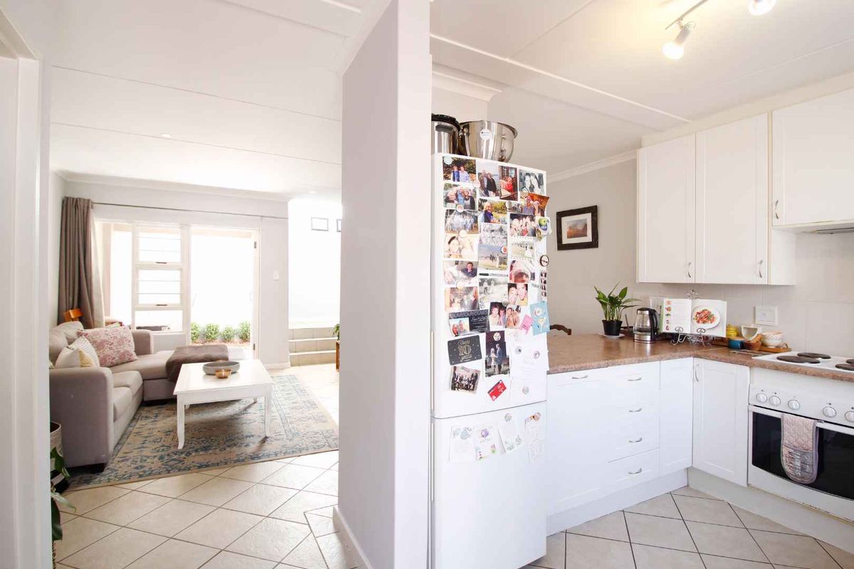 Charming 2 Bedroom Townhouse in Excellent Estate - Photo 3