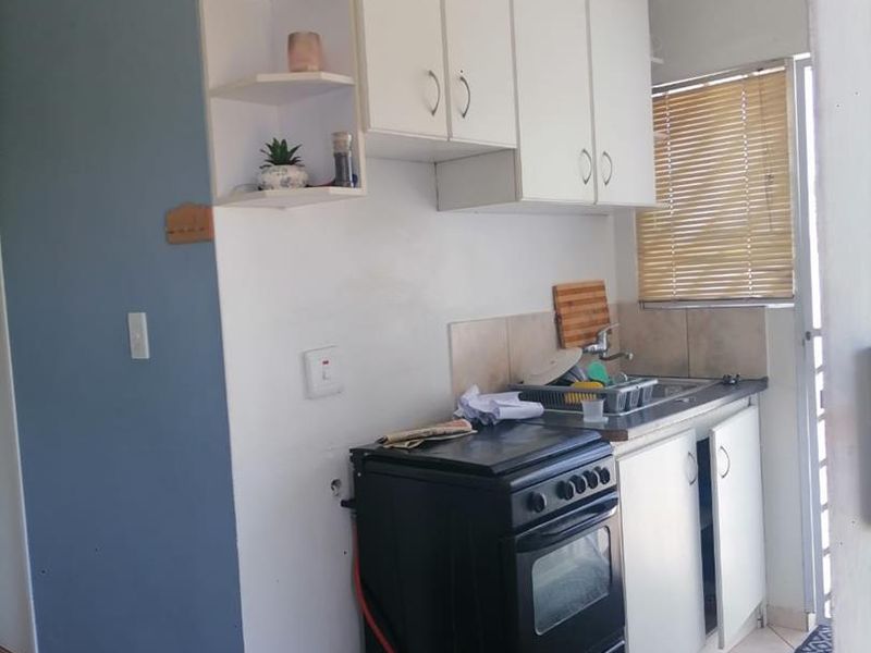 2-Bedroom Home in Weltevreden Valley, Mitchell's Plain - Photo 5