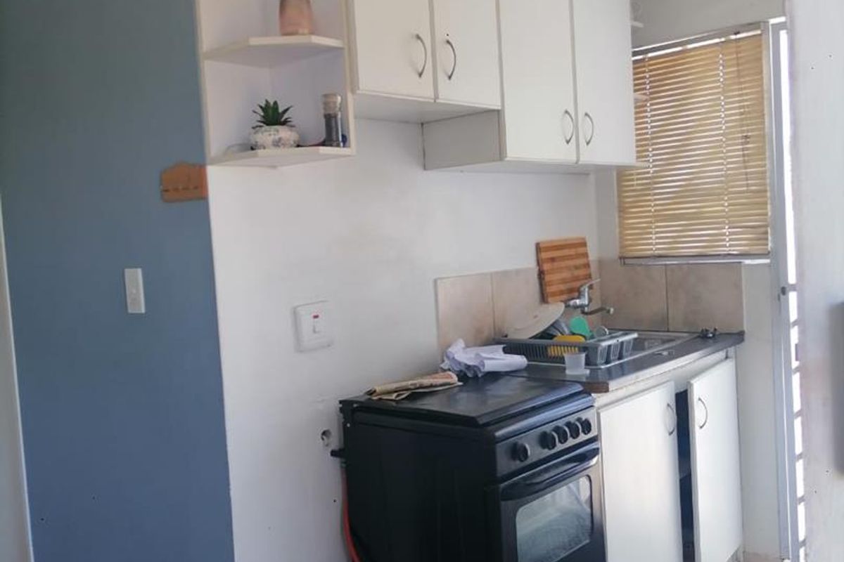 2-Bedroom Home in Weltevreden Valley, Mitchell's Plain - Photo 5