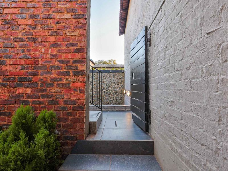 Charming & Secure Estate Living in Bronberg - Photo 7