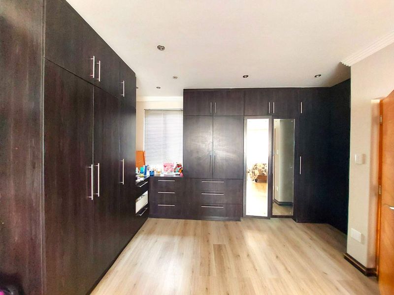 LARGE FAMILY HOME IN A TRANQUIL SETTING - OMEYA GOLF ESTATE - Photo 9