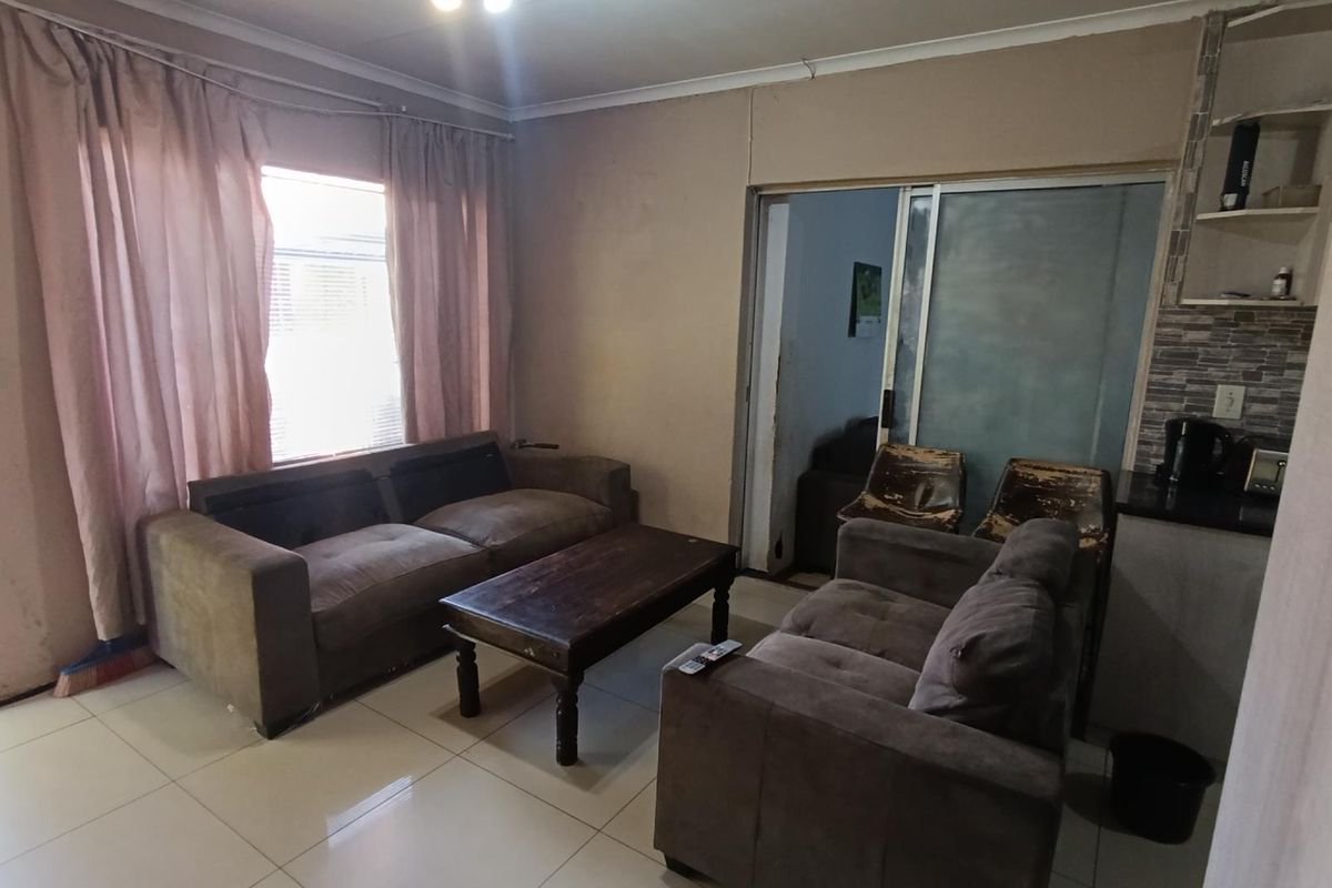 Charm meets Functionality: 3- Bedroom Townhouse - Photo 3