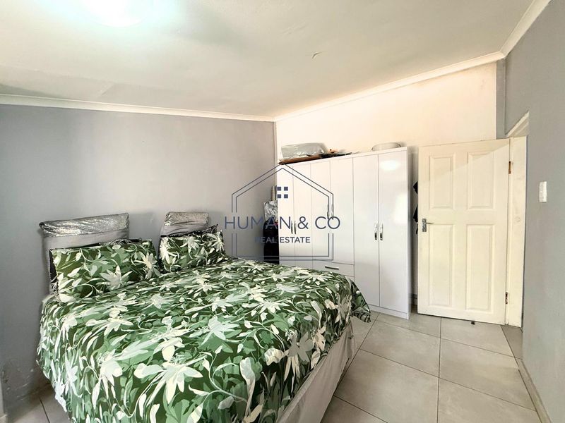 Modern 4 Bedroom Home in Narraville - Photo 4