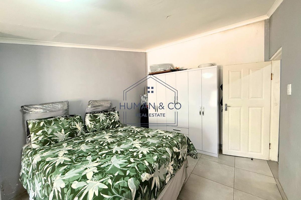 Modern 4 Bedroom Home in Narraville - Photo 4