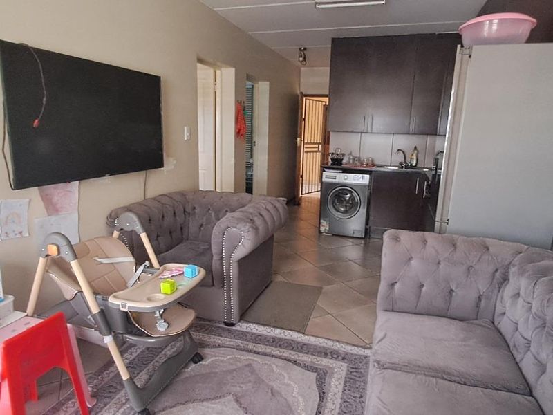 Situated in the sought-after suburb of Albertsdal - Photo 6