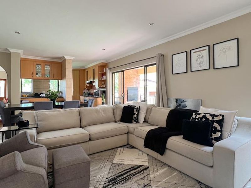 Gorgeous Townhouse in Midstream Estate - Photo 9