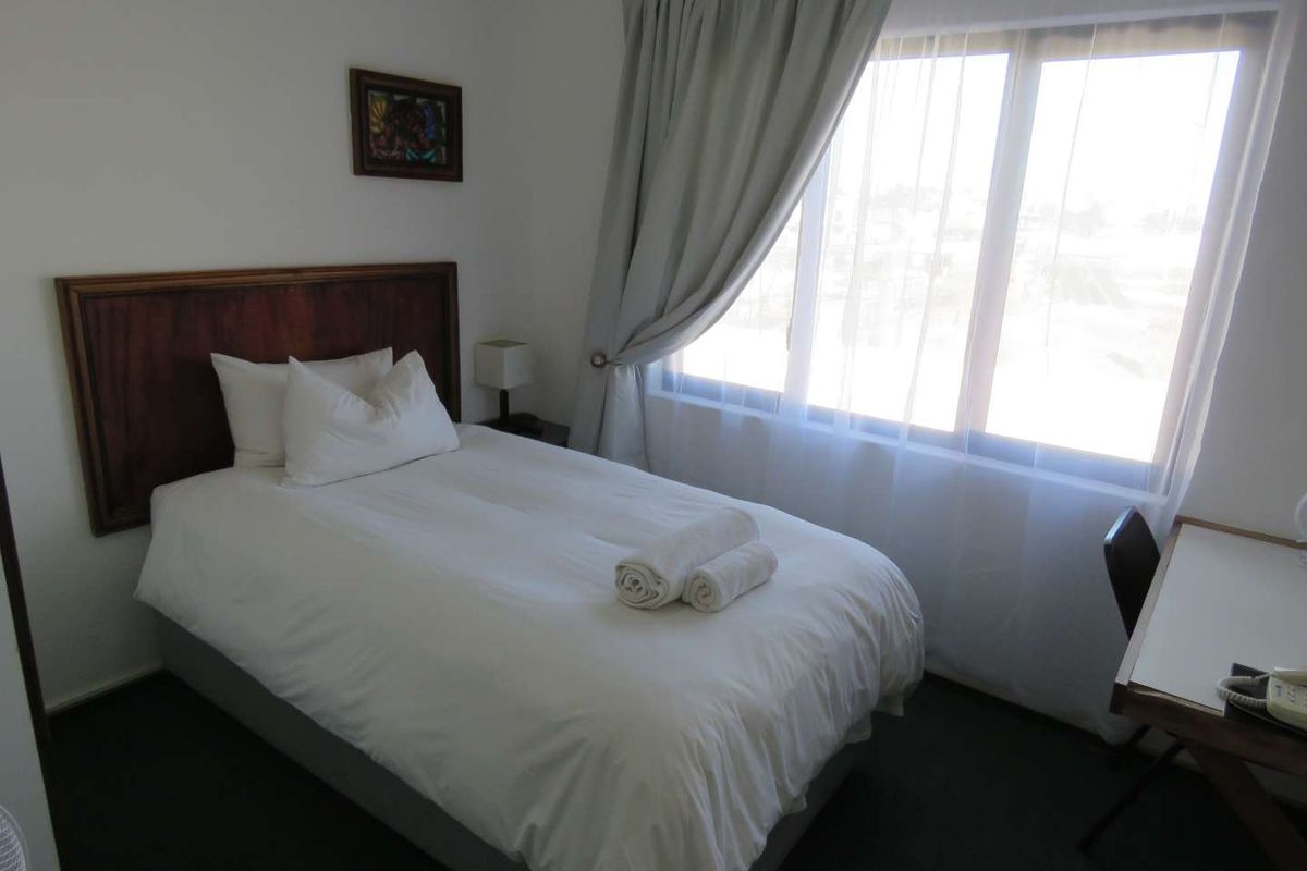 ESTABLISHED COASTAL GUESTHOUSE WITH STRONG RETURNS - Photo 4