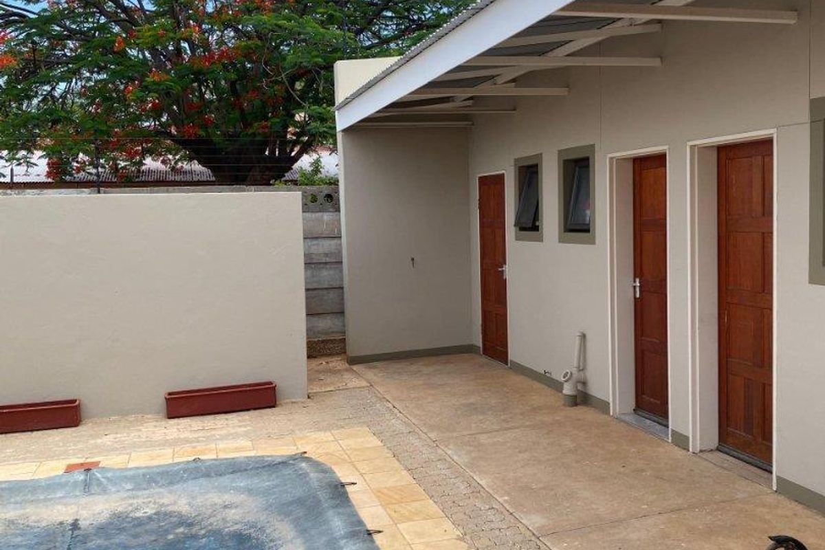 Beautiful home with pool for sale! - Photo 2