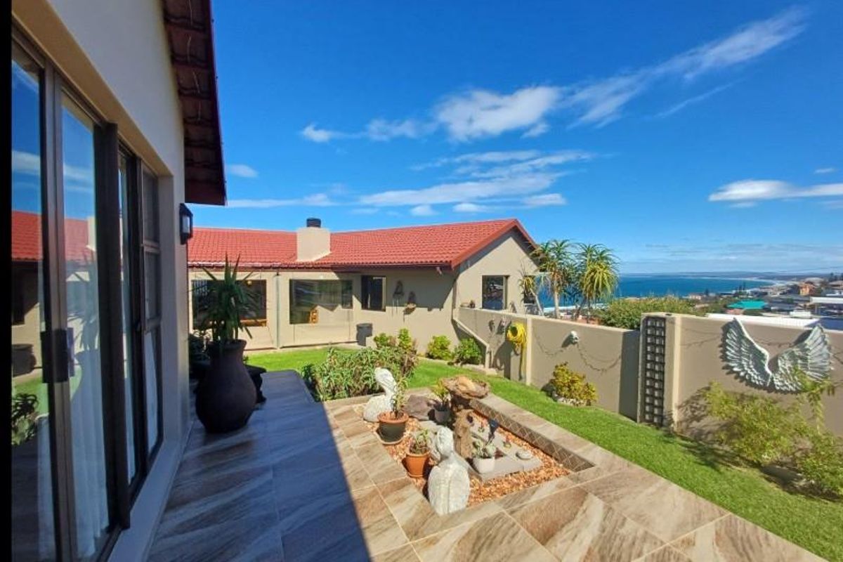 3 Bedroom House for Sale in Dana Bay - Photo 2