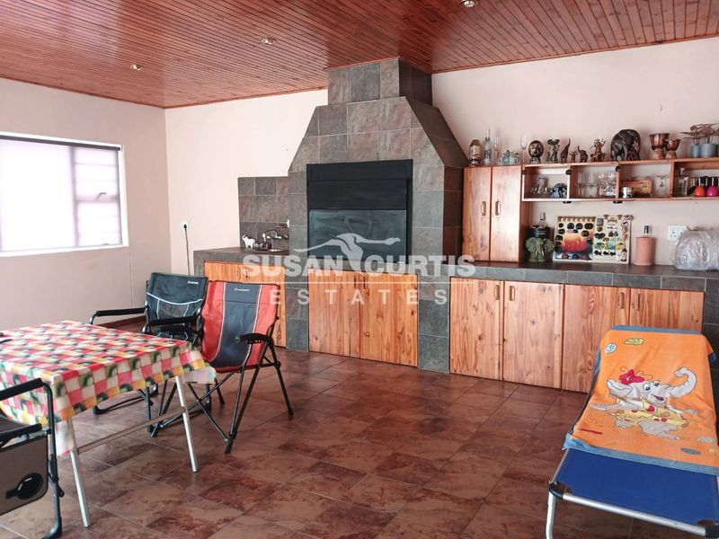 Large Family Home - Photo 5