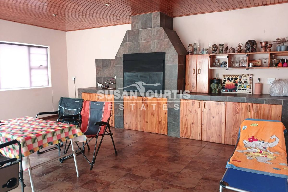 Large Family Home - Photo 5