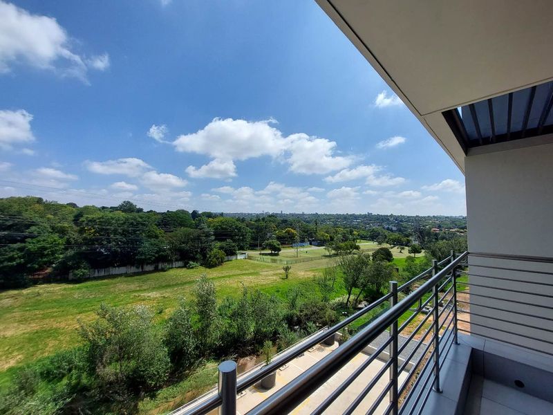 Luxury Apartment with Greenbelt Views in the Upgraded Sandton Gate Precinct - Photo 3