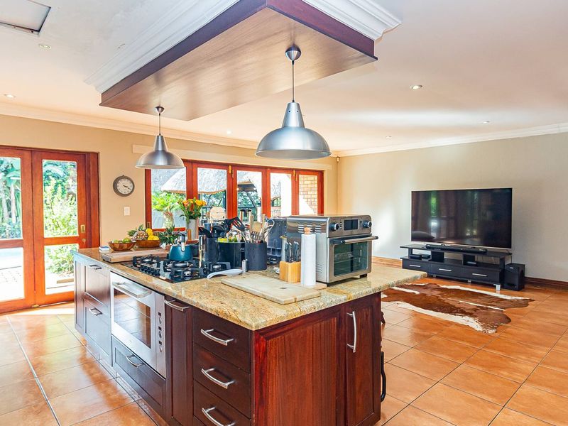 A sanctuary home in the heart of Ruimsig - Photo 5