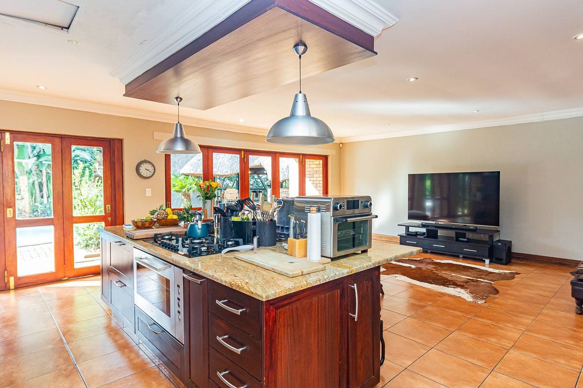 A sanctuary home in the heart of Ruimsig - Photo 5