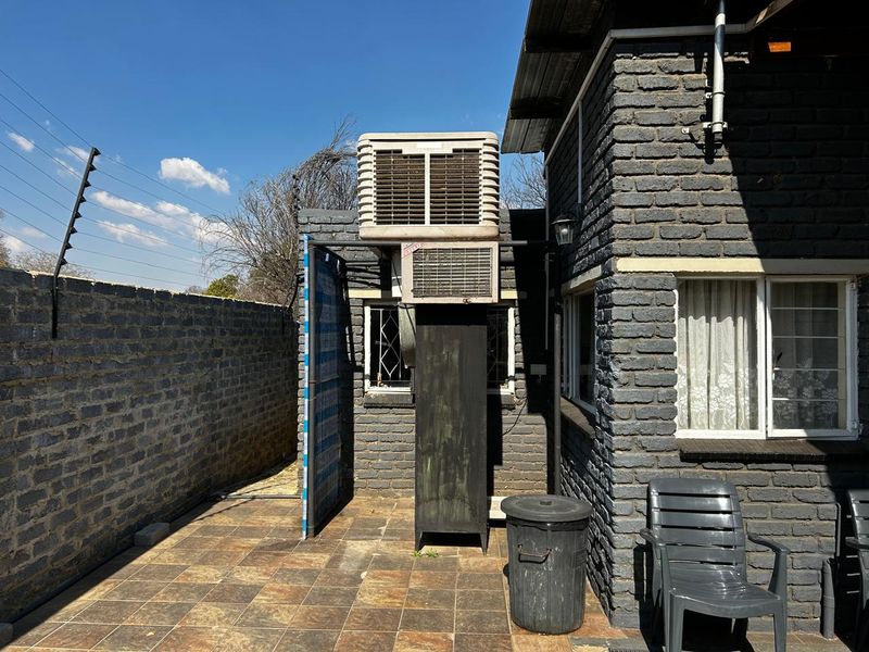 Fully furnished 5 bed house and ready to use buisness - Photo 5