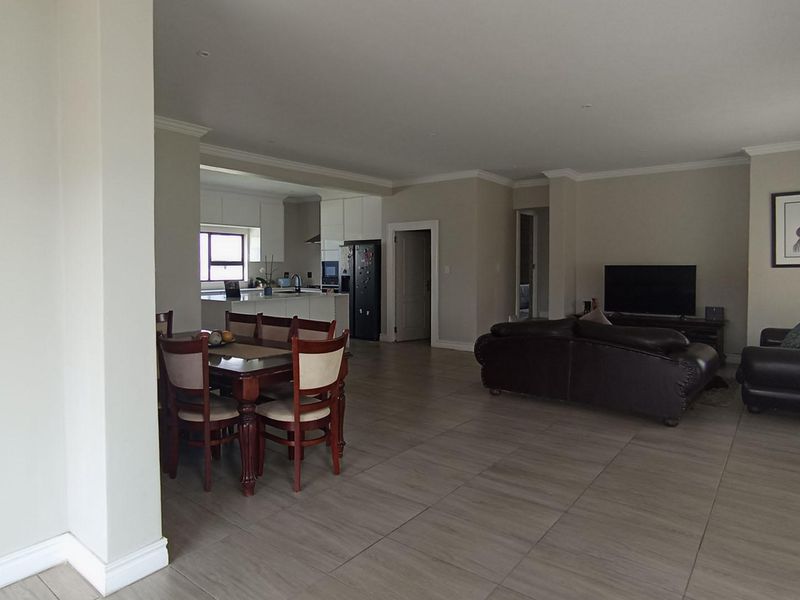 BLUE VALLEY GOLF ESTATE:  FAMILY HOME WITH 4 BEDROOMS ALL WITH EN-SUITE BATHROOMS - Photo 7