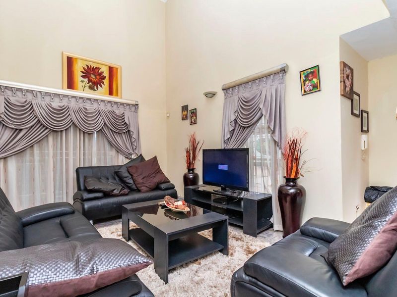 Spacious and Elegant Home in Secure Upmarket Estate - Photo 8