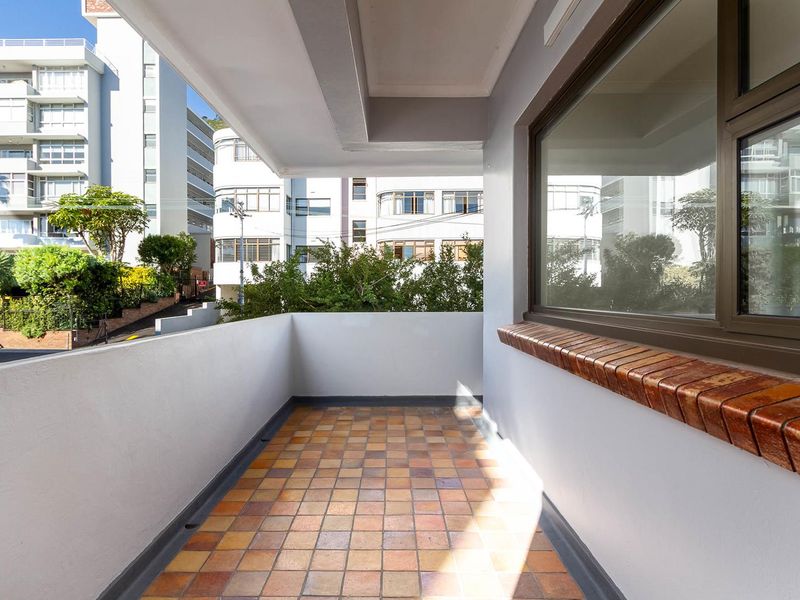 Modern Apartment In Sea Point - Photo 3