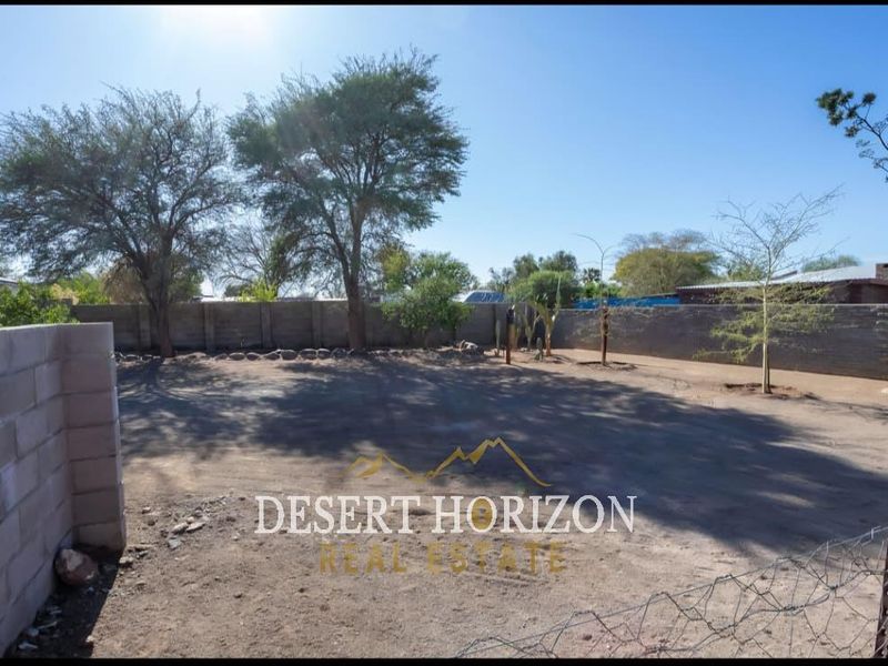 Karas Region, Keetmanshoop | Spacious Family Home with Flat - Photo 7