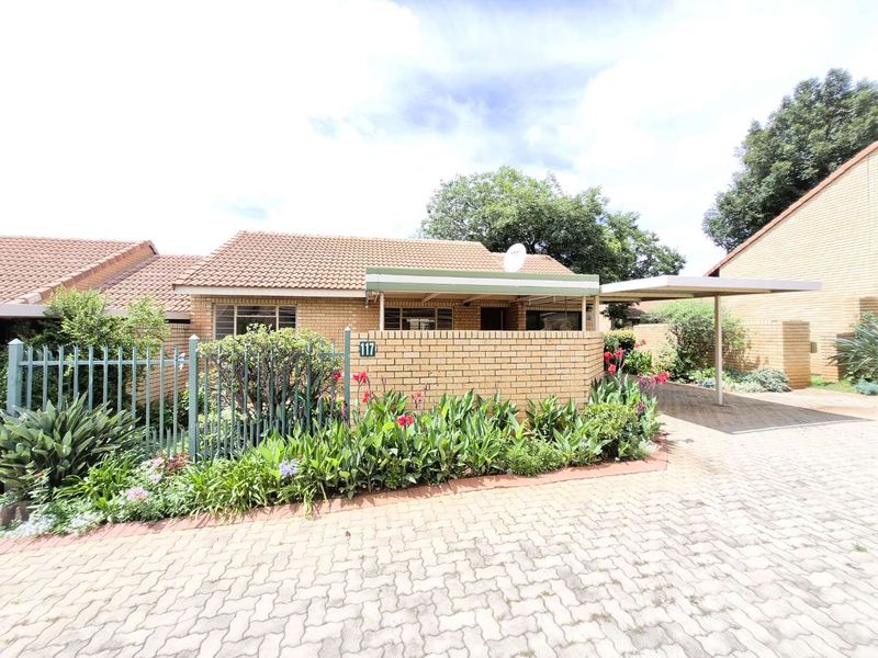 FOR SALE – Selrose Park Retirement Village - 1 Bedroom / 2 Living Retirement unit Equestria Pretoria - Photo 6