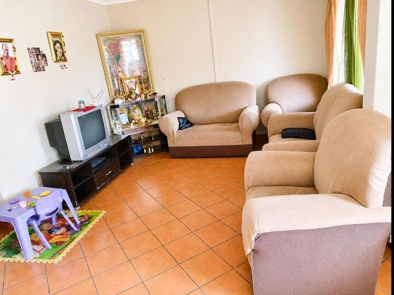SPACIOUS 3-BEDROOM FAMILY HOME FOR SALE IN KWAGGASRAND! - Photo 7