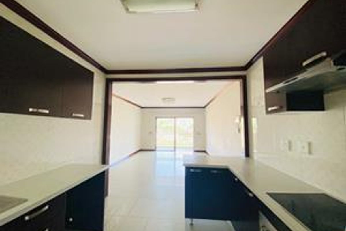 Modern 2 Bedroom Apartment for sale in Summerset - Photo 4