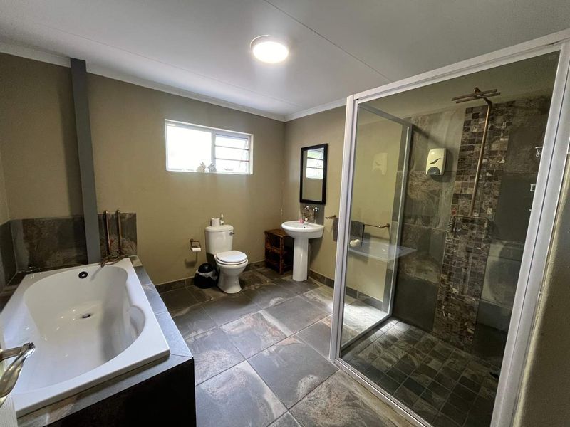 Stunning Guesthouse in a Prime Location – A Rare Investment Opportunity! - Photo 7