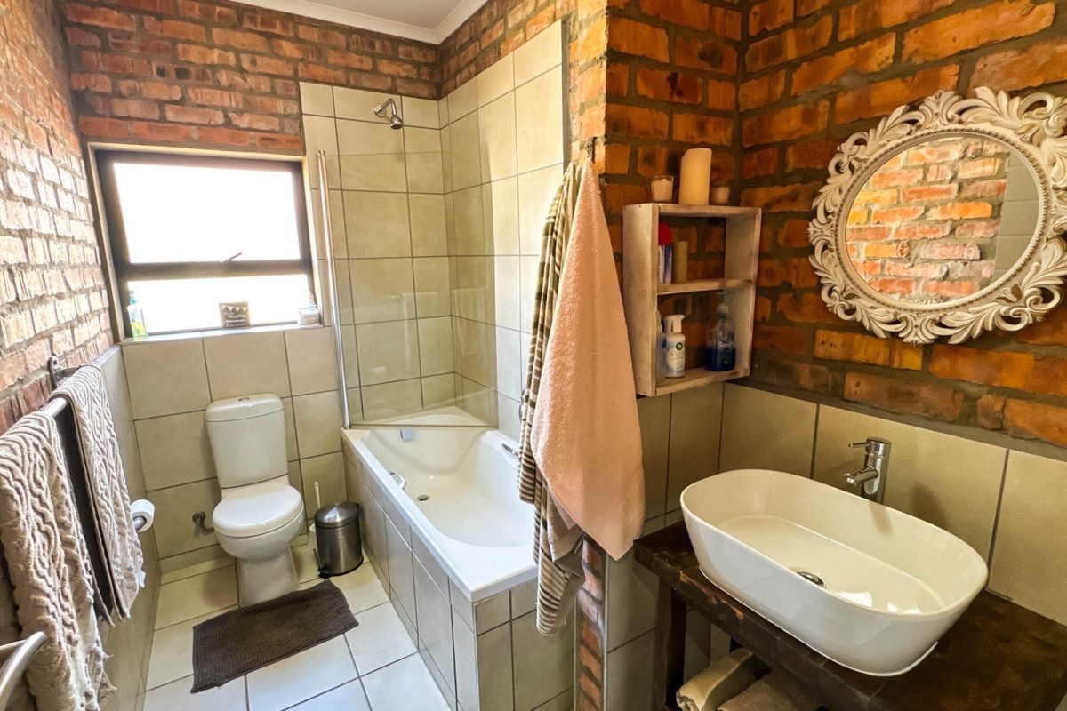 Versatile Living at Its Best: Dual Home in Klein Brak! - Photo 5