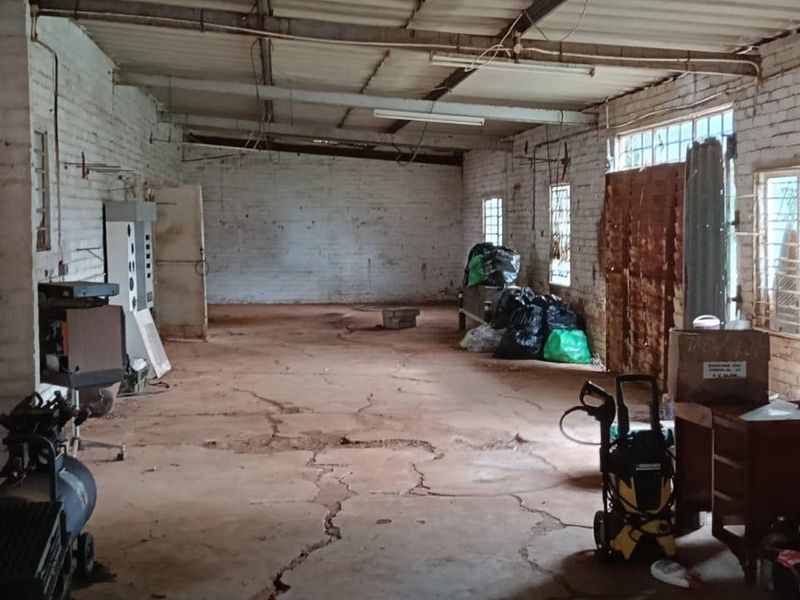 DESIGN YOUR OWN MILTIFARIOUS DUBBELSTORY HOUSE. STRONG WATER. LARGE WOKSHOP. VIEW  TO PLAN. - Photo 8