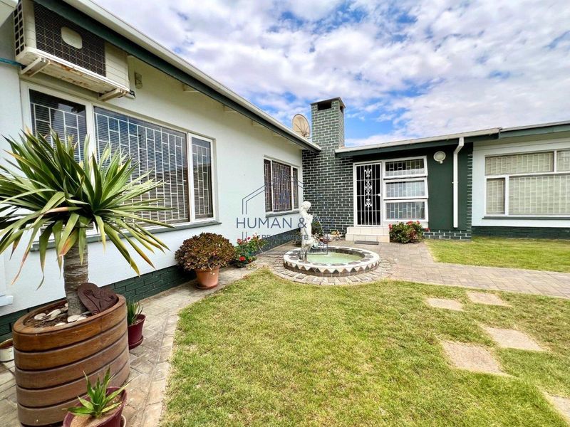 Spacious family home in central area - Photo 2