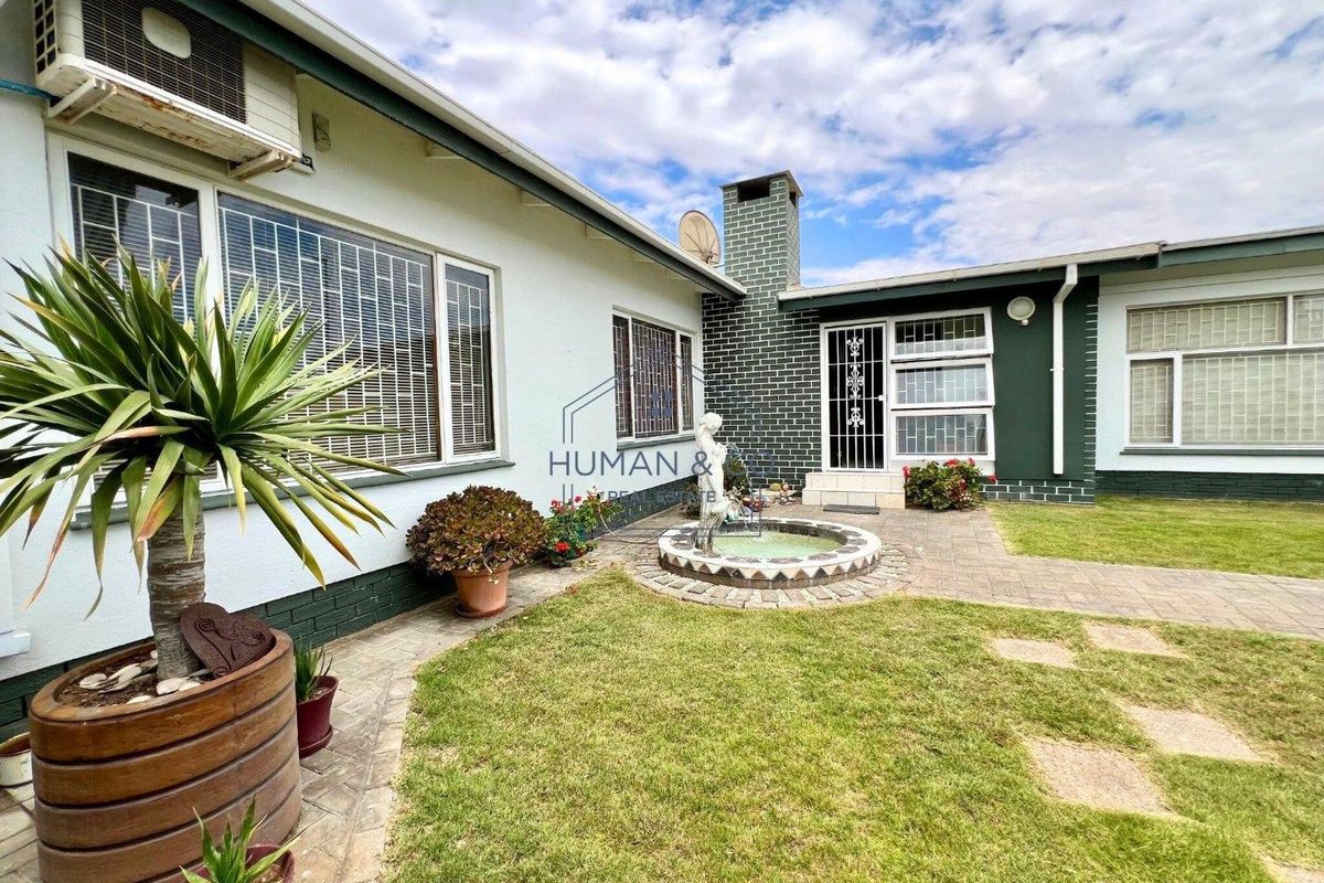 Spacious family home in central area - Photo 2