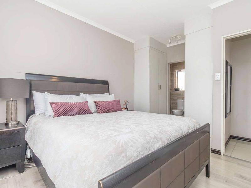 Modern Family Living - Photo 8