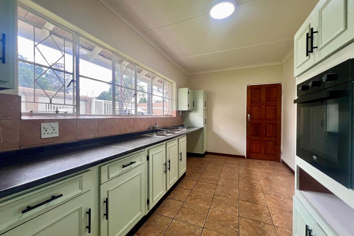 Neat as a Pin and Ready for Your Family. - Photo 3