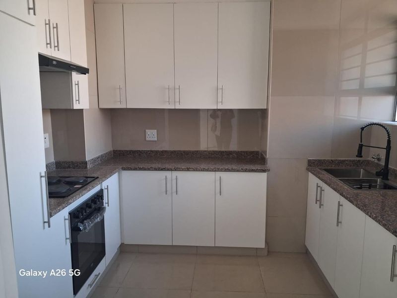 Newly Renovated 2-Bedroom Apartment with Sea Views - South Beach - Photo 4