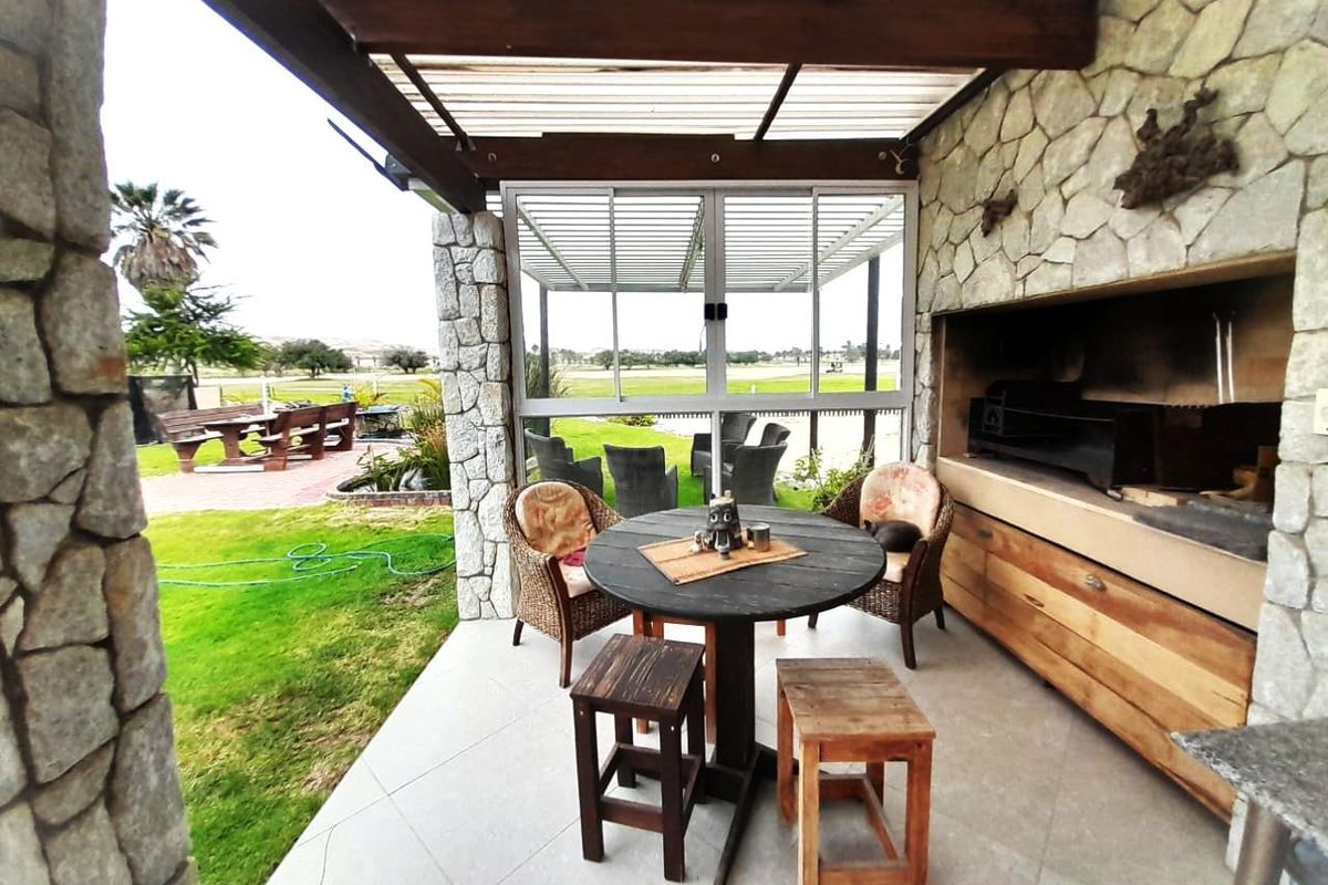 ROSSMUND GOLF ESTATE: Perfect Family Home on the 15th Hole!! - Photo 2