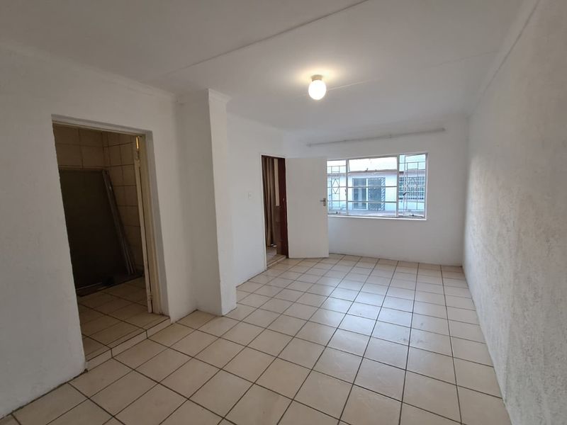 Entertain in Style: Lounge, Dining, TV Room + Pool! - Photo 10
