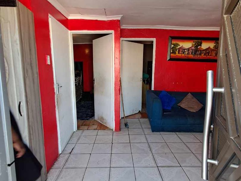 Charming 2 Bedroom House for Sale in Kuyasa - Priced at R320,000 - Photo 8