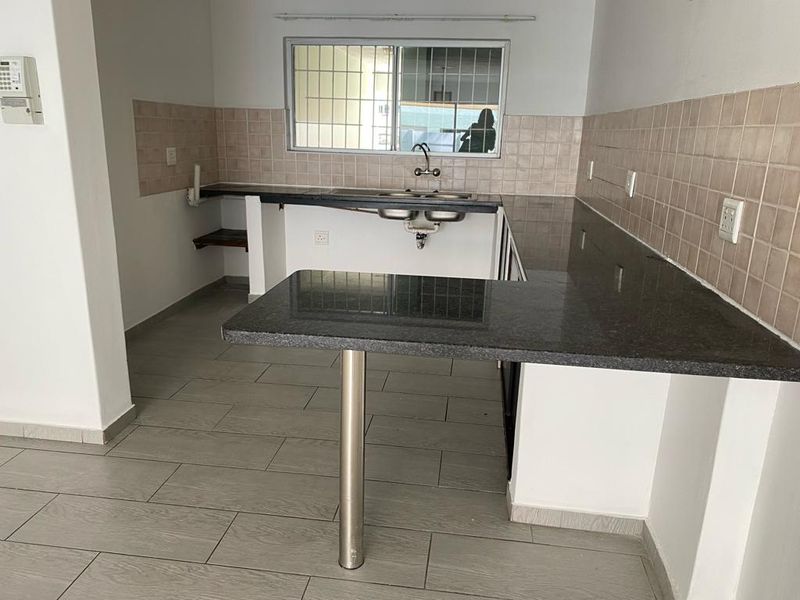 3 Bedroom Ground Floor Unit For Sale - Photo 9