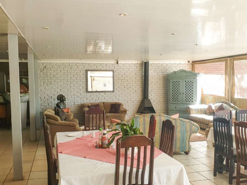 22 Bedroom guest house for sale in Pretoria north at the foot of the mountain. - Photo 5