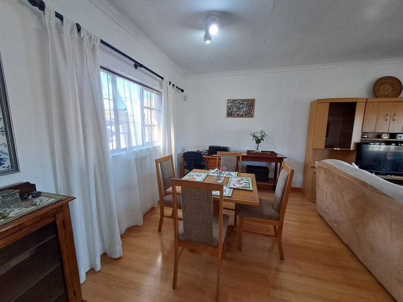 3 Bedroom Townhouse For Sale in Malvern - Photo 7