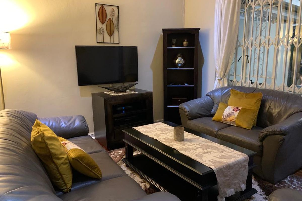 Fully furnished 1 Bedroom Cottage To  Let - Close to Melrose Arch - Photo 4
