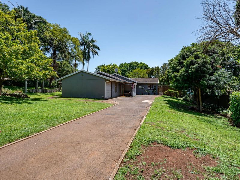 VERSATILE FAMILY LIVING WITH INCOME POTENTIAL IN A PRIME LOCATION - Photo 2