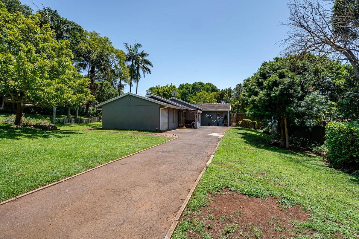 VERSATILE FAMILY LIVING WITH INCOME POTENTIAL IN A PRIME LOCATION - Photo 2