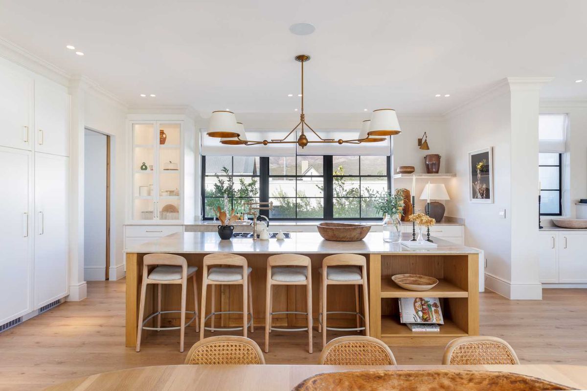 Distinguished Eight-Bedroom Villa-Inspired Home with Meticulous Details on Val de Vie Estate - Photo 5