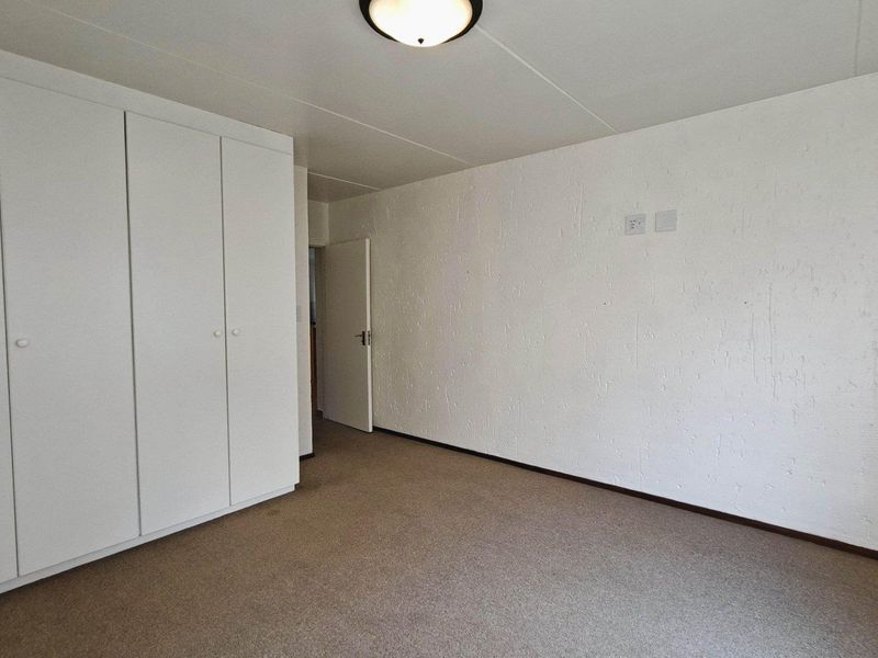 Lovely 2 bedroom, 2 bathroom, middle floor apartment available in Sunninghill - Photo 9
