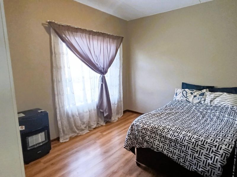Unlock the Door to your First Home: Stylish and Secure 2 Bedroom Apartment - Photo 10