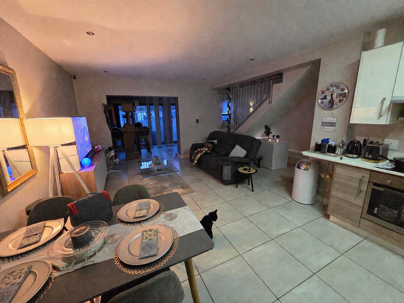 Modern Lock-Up-and-Go Duplex Offering 2 Bedrooms and Double Carport Convenience - Photo 4