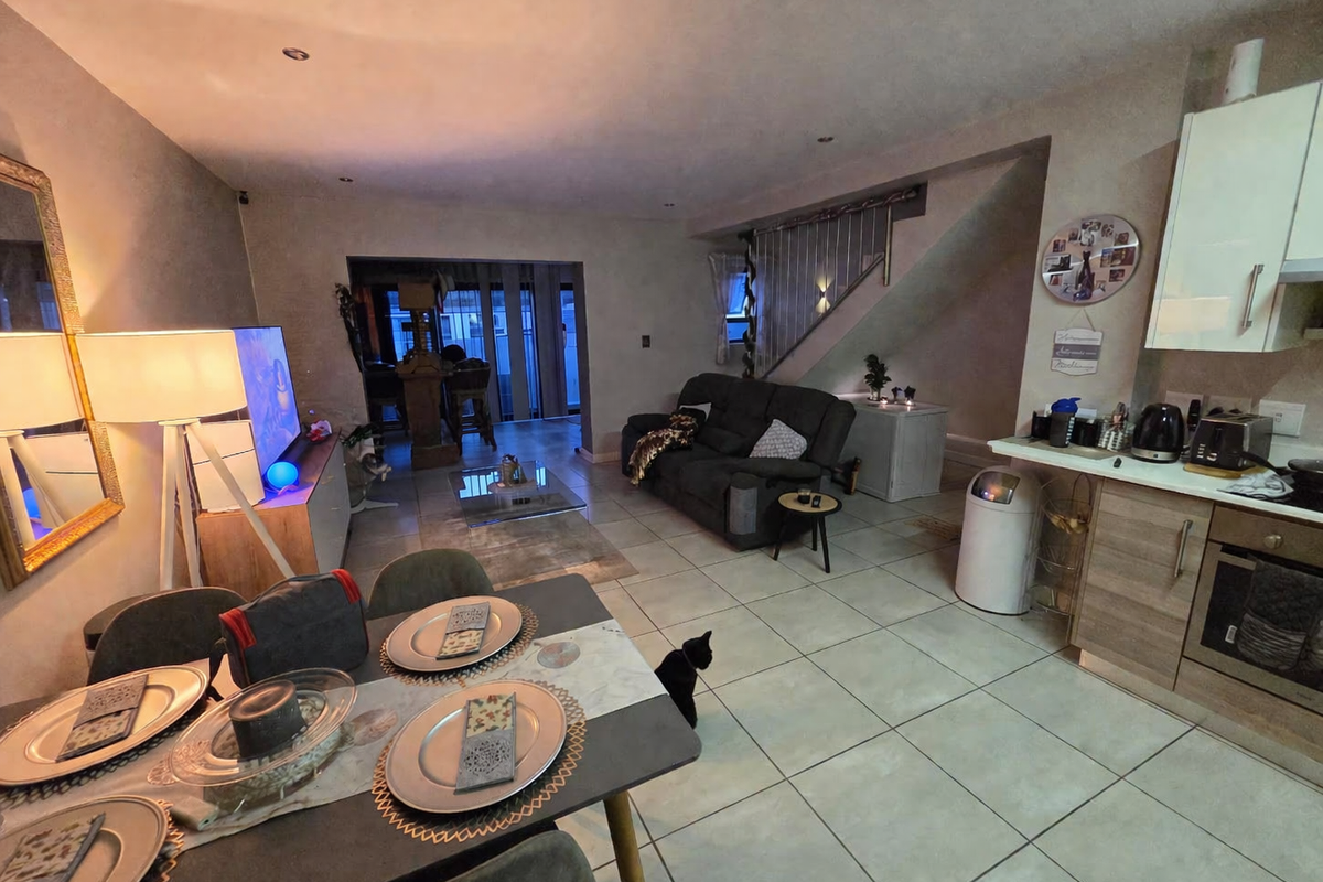 Modern Lock-Up-and-Go Duplex Offering 2 Bedrooms and Double Carport Convenience - Photo 4