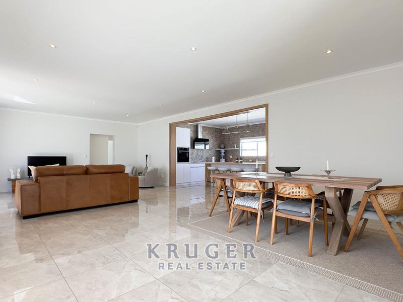 Contemporary Family Home - Photo 6