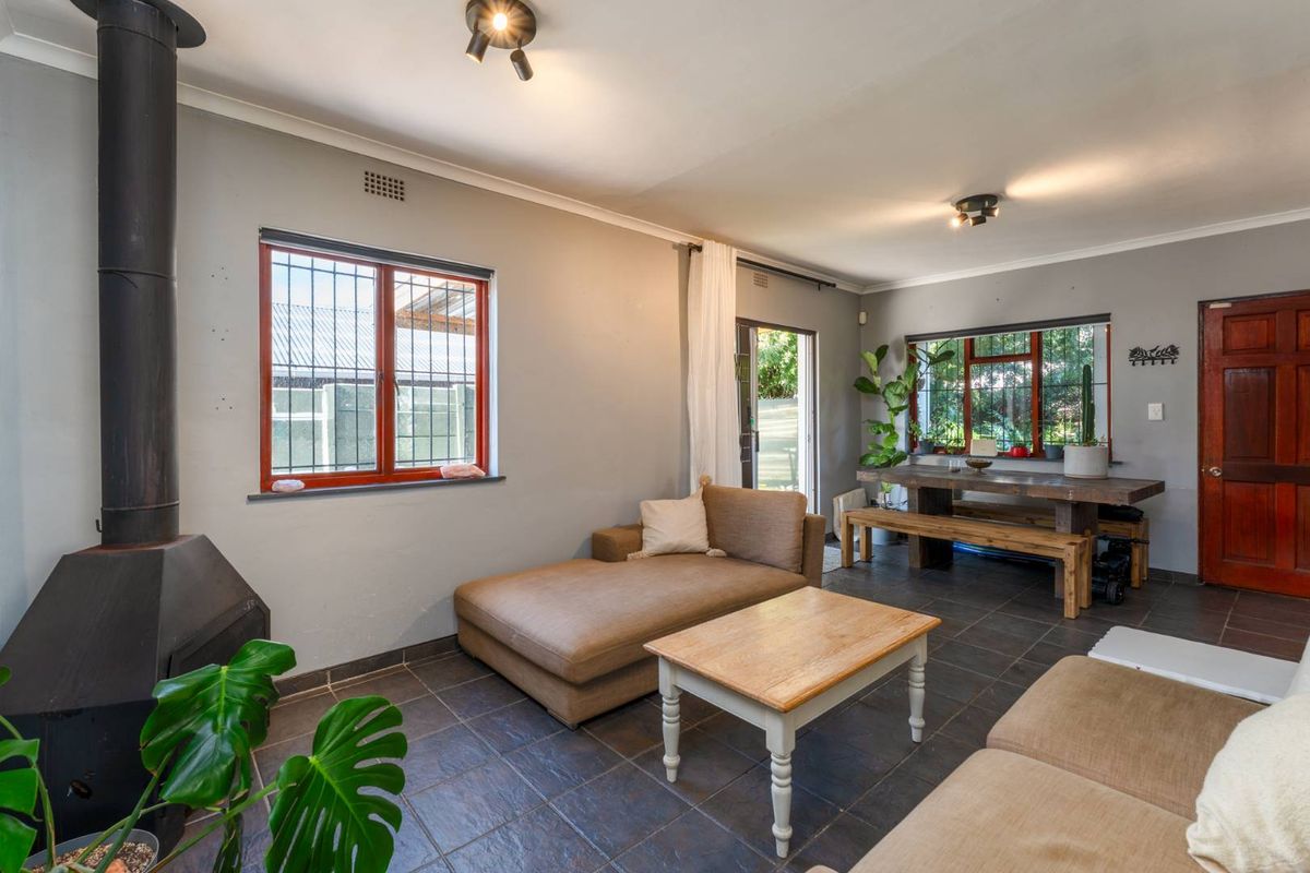 3 Bedroom, 2.5 Bathroom, Double Garage - Photo 5